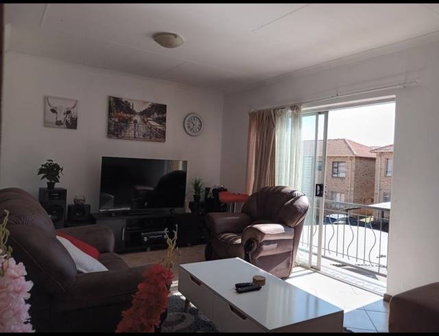 2 BEDROOM HOUSE FOR SALE IN GREENHILLS